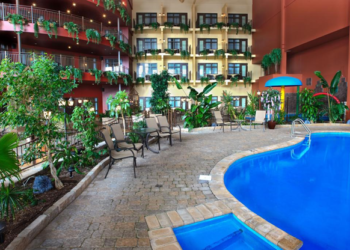 مخالفات وتجاوزات في الفنادق والمحال التجارية الكبرى