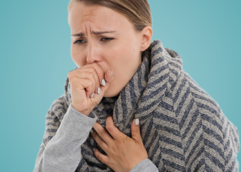 طالبة من بريطانية نقلت الفيروس المتغير من الكورونا