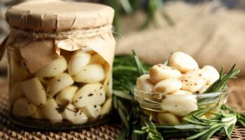 لو عايز تحافظ على صحة الجهاز الهضمى وتقوى مناعتك تناول الثوم يومياً