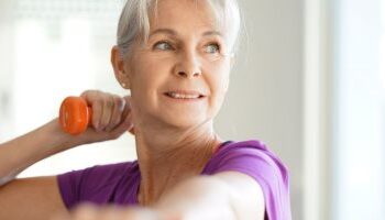 هل يقل معدل حرق الدهون في جسمك مع تقدم العمر؟.. دراسة تجيب