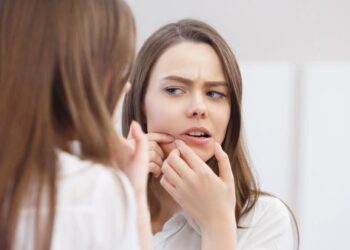 وداعاً للبثور والحبوب.. 5 علاجات منزلية جربيها