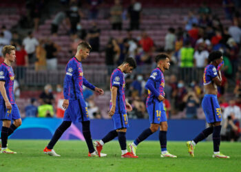 برشلونة يعلن عن خسائر فلكية.. ويناقش مصير كومان