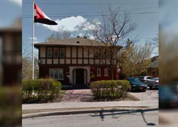 سفارة وقنصليات مصر في كندا تنكس الأعلام حدادًا على المشير طنطاوي