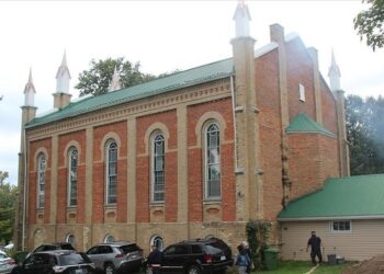 أتراك الأويغور يشترون كنيسة تاريخية في كندا ويحولوها لمسجد