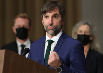 ستيفن غيلبو.. من ناشط بيئي إلى وزير للبيئة في كندا