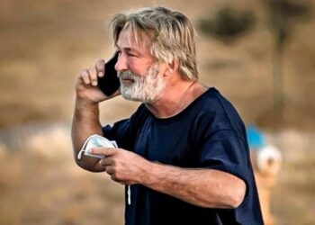 عائلة المصورة التي قتلها الممثل الأمريكي أليك بالدوين تطالب بأجوبة