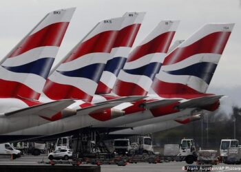 مفاجأة.. الخطوط الجوية البريطانية تقرر إلغاء جملة “سيداتي سادتي” عند استقبال الركاب على متن الطائرة