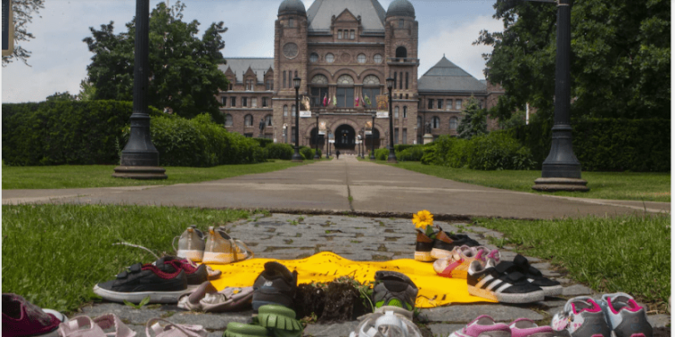 كندا: إقرار يوم عطلة رسمية تضامنا مع ضحايا المدارس الداخلية من السكان الأصليين