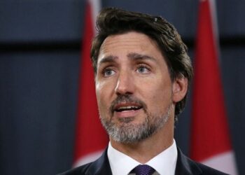 رئيس الوزراء الكندي يزور قبور مدارس السكان الأصليين