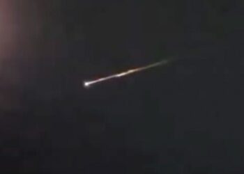 خبراء يوضحون حقيقة “كرة النار” الغامضة التي ظهرت في سماء الولايات المتحدة