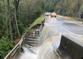 كندا.. مصرع امرأة في سيول جارفة