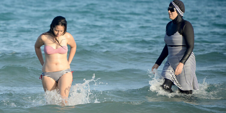 فتاة من كندا: جسد المرأة ملكها وأؤيد ارتداء البوركيني