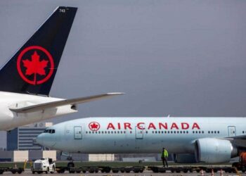 شركة طيران كندا تضع أكثر من 800 موظف غير محصنين في إجازة غير مدفوعة الأجر