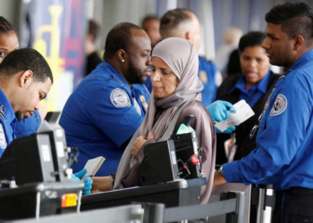 مع فتح حدود الولايات المتحدة.. أزواج وأجداد ينتظرون عناق أحبائهم