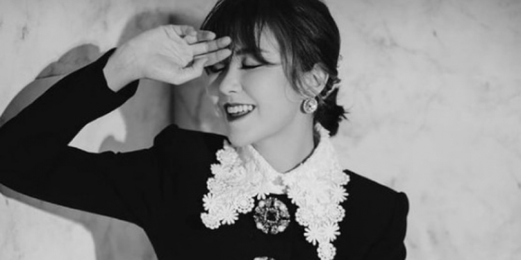 “أكمام طويلة وقصيرة”.. أفضل تصميمات الفساتين السوداء لشتاء 2022