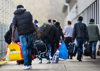 “كرم الضيافة على أصوله”.. هولندا تستقبل اللاجئين في الفنادق والسفن السياحية