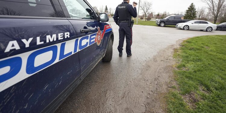 القبض على متورطين في سرقة صيدلية بالسلاح بتورونتو الكبرى