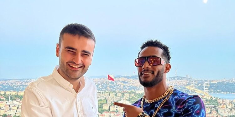 محمد رمضان والشيف بوراك يرقصان في حفل غنائي بتركيا