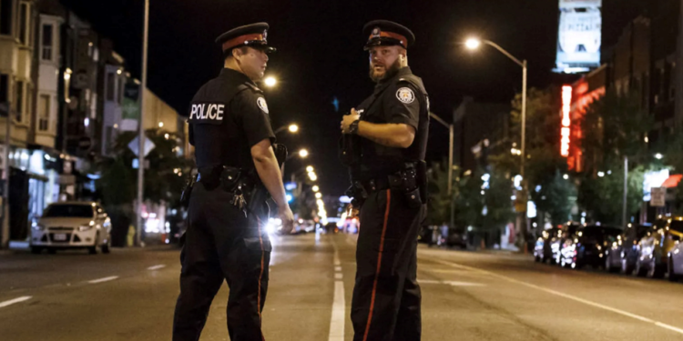 البحث عن رجل وامرأة متورطان في جريمة قتل بتورونتو