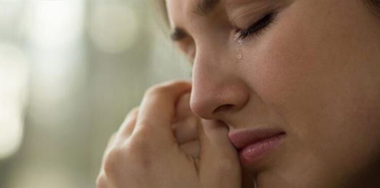 فوائد البكاء النفسية والبدنية