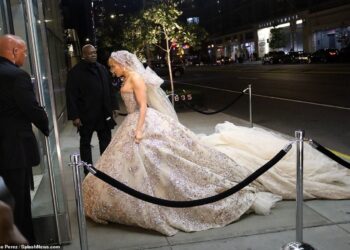 كم بلغ سعر فستان زفاف جينيفر لوبيز؟!