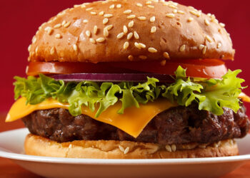 تتبعين حمية لخسارة الوزن .. تناولي هذا البرجر بوصفة مثالية