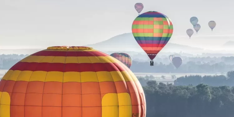 مهرجان المناطيد الملونة يعود في ألبرتا هذا الخريف