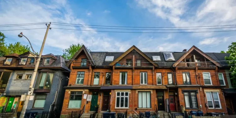 مزاد العقارات العلني ينطلق بدأً من 8 آلاف دولار