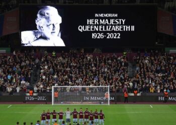 حداد عمالقة الدوري الإنكليزي على وفاة الملكة إليزابيث