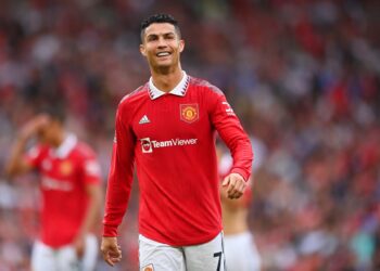 هذا ما فعله رونالدو مع إحدى معجباته