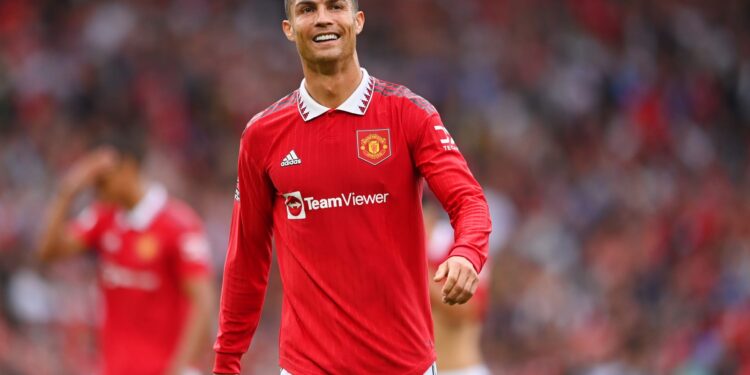 هذا ما فعله رونالدو مع إحدى معجباته