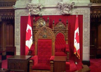 الكنديون مع الخروج من النظام الملكي .. وانت شو رأيك؟