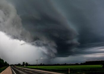 أونتاريو تشهد عواصف رعدية وأجواء شتوية