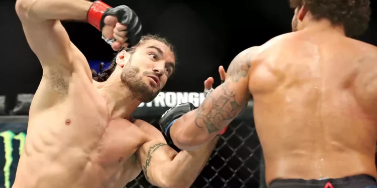 وفاة الكندي  إلياس ثيودورو بطل الفنون القتالية المختلطة