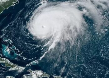 إعصار فيونا يصل إلى سواحل كندا ودق ناقوس الخطر