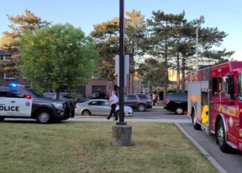 حريق في مركز تجاري في تورونتو واخلاء الموجودين