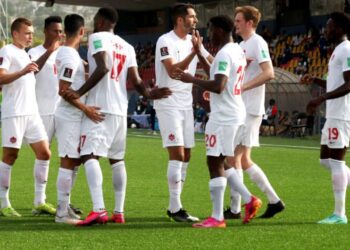 المنتخب الكندي في كأس العالم ولكن بقميص قديم فما القصة ؟