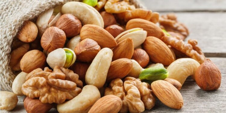 ما علاقات المكسرات بتأخير الشيخوخة