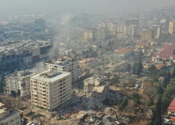 ارتفاع حصيلة الزلزال الكبير إلى 37000 قتيل