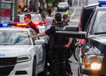 توقيف 8 أشخاص بتهمة تهريب والتجارة بالمخدرات