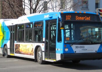 تطبيق  لمساعدة سكان مونتريال على تتبع مسار الحافلات