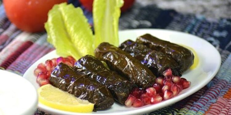 ورق العنب بالزيت وصفة خفيفة ولذيذة