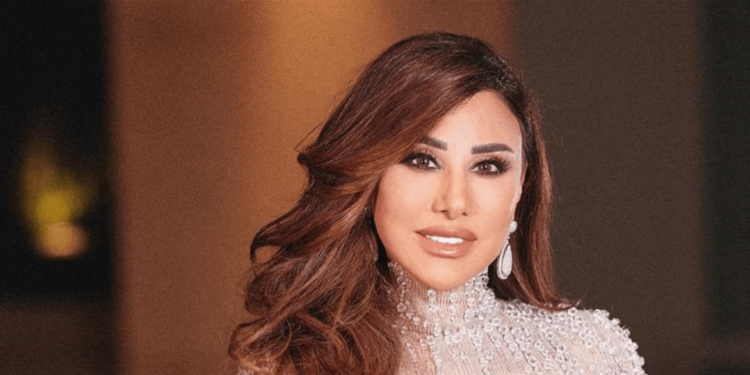 جنيفر لوبيز تظهر بفستان نجوى كرم