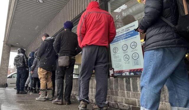 طوابير الانتظار تزاداد أمام مكاتب SAAQ