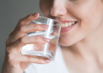 هذه علاقة العمر والوزن في شرب الماء